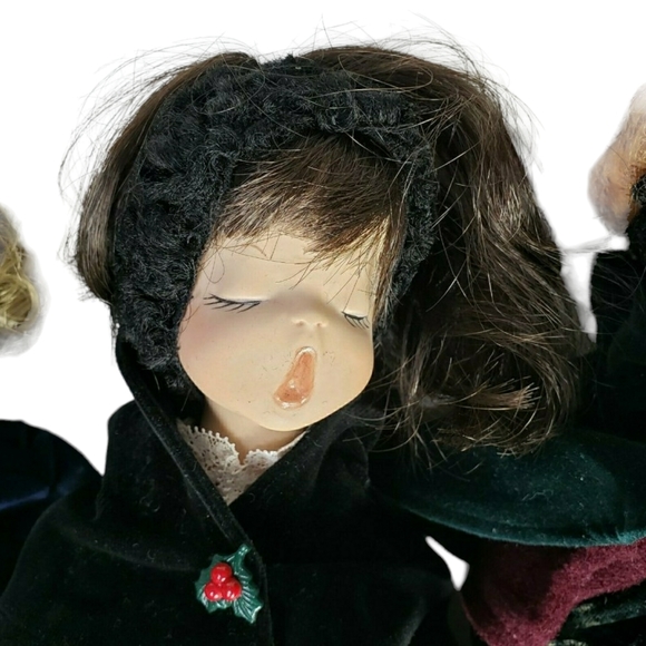 La Rose Vintage Porcelain Xmas Caroller Dolls Open Mouth Set of 3 One sleeping - Picture 4 of 8